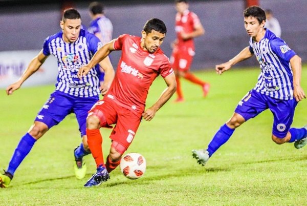 Crónica / BATALLADOR DEL FÚTBOL, ISMAEL ROA SE HIZO CAMINO AL ANDAR