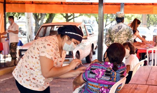 Salud libera más vacunas e inicia la inoculación de los nacidos hasta 1956 - Nacionales - ABC Color