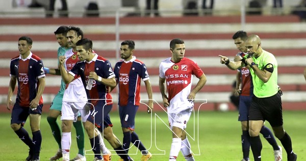 La Nación / Cerro rescató un empate