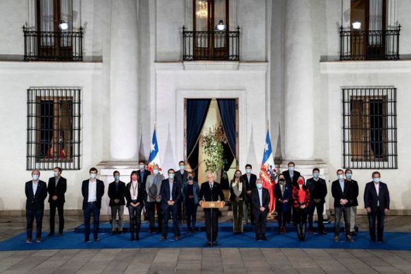 Chile castiga a la clase política y confía el cambio a los independientes