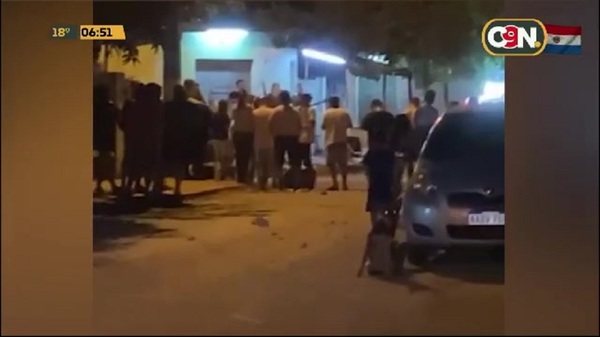 Aglomeración y disturbios en el barrio Republicano - C9N