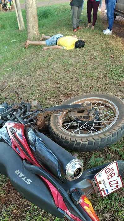 Violento choque contra un árbol deja un muerto y un adolescente herido - La Clave