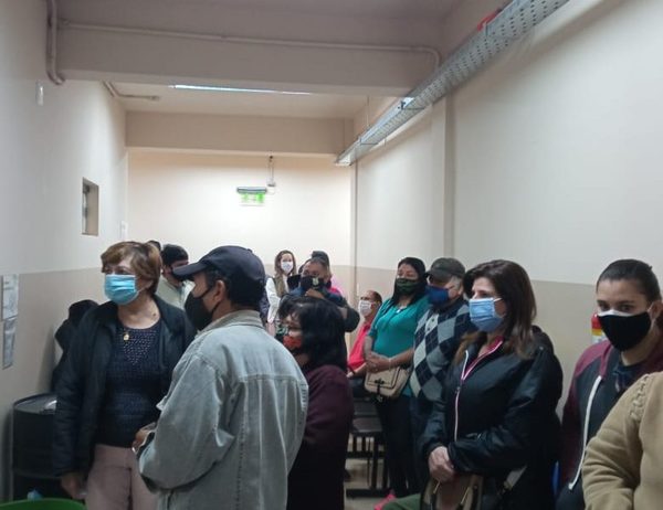 Desorganización en vacunación en Presidente Franco