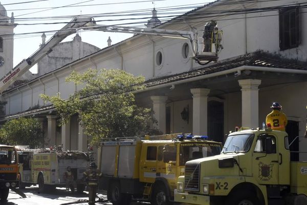 Ministro de Cultura pide a la Iglesia católica asumir responsabilidad del cuidado de la Catedral - Nacionales - ABC Color