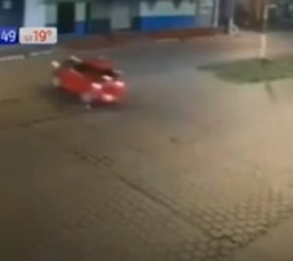 Aparatoso accidente en frontera - Paraguay.com