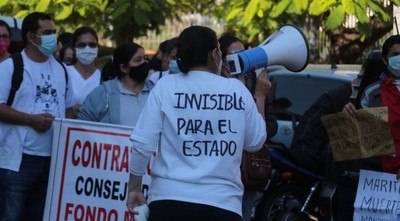 Sector de gremio de enfermeras se manifiestan por mejora de sueldos y amenazan con huelga - ADN Digital
