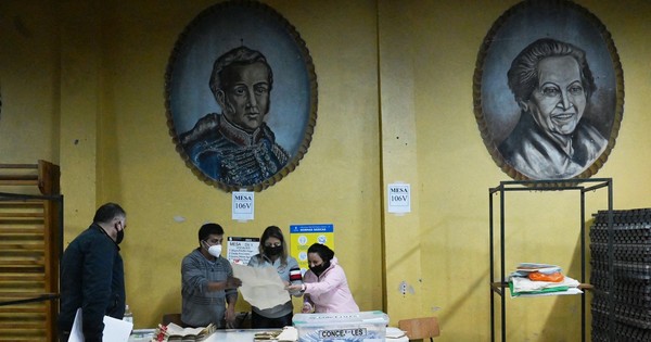 La Nación / Elección de constituyentes en Chile cierra con 43% de participación