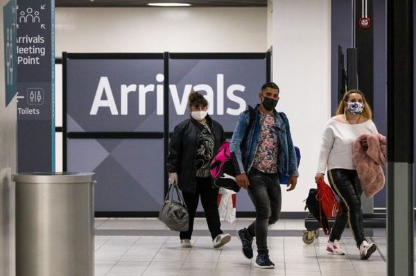 Reino Unido habilita viajes al extranjero, público en el fútbol y clientes dentro de los pubs | Ñanduti