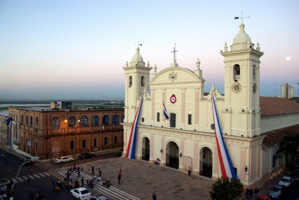Suspenden misas en la Catedral de Asunción tras incendio