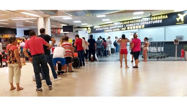 Alta demanda de paraguayos por pasajes a Estados Unidos: 'Van en vuelos llenos si es que hay lugar'