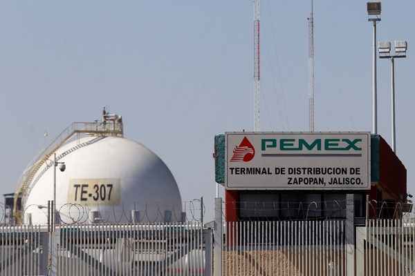 Jueces mexicanos suspenden reforma de hidrocarburos acusada de expropiatoria - MarketData
