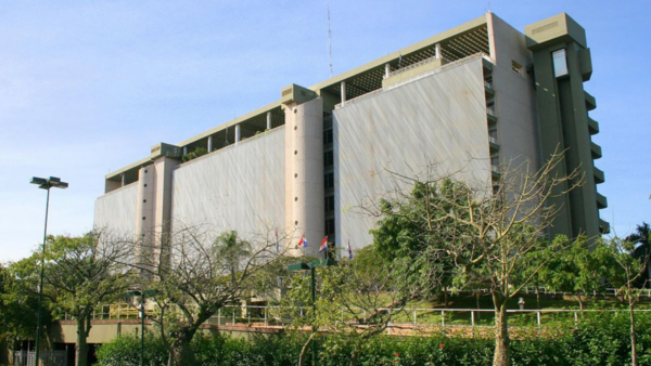 Bancos estatales con jugosos contratos de seguros médicos | El Independiente