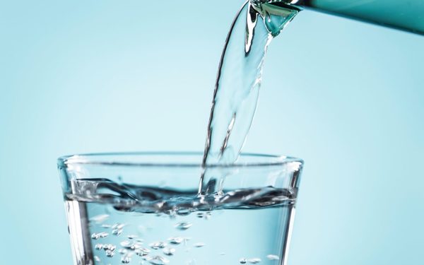 ¿Cómo ha sobrevivido? Modelo asevera que desde hace 9 años no bebe agua