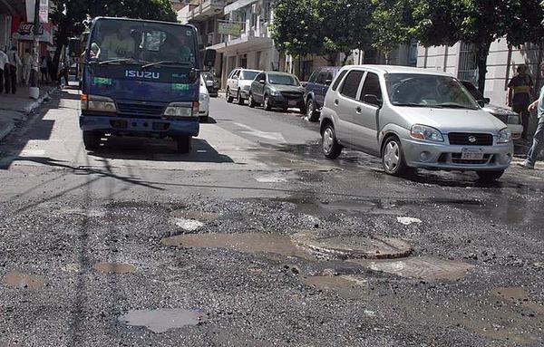 De cada 10 baches, 5 son causados por caños rotos de Essap, denuncia municipio