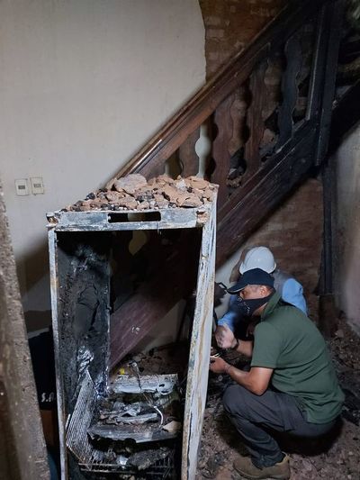 Falla eléctrica o sobrecalentamiento de una heladera habrían causado incendio en la Catedral de Asunción - Nacionales - ABC Color
