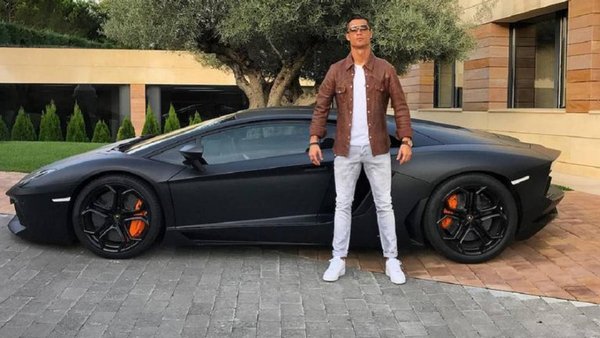 ¡Adiós Juventus! Mirá cómo salieron los carros de Cristiano Ronaldo de Turín