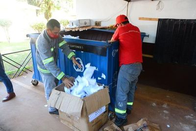 Reciclan 90 kilos de papeles en las dependencias de la Comuna esteña - ABC en el Este - ABC Color