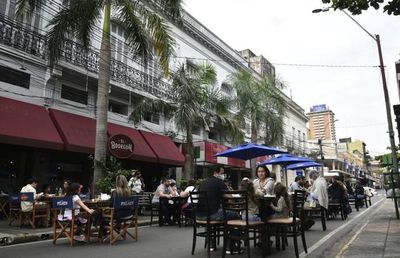 Presidente de Asobar dice que la atención al aire libre “da esperanzas” y espera que la medida siga avanzando  - Periodísticamente - ABC Color