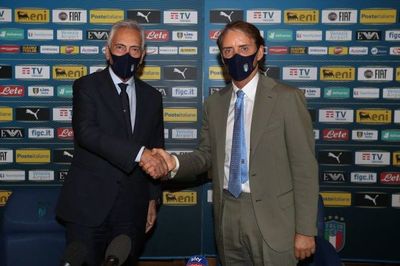 Roberto Mancini renueva como técnico de Italia hasta 2026