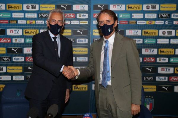 Roberto Mancini renueva como técnico de Italia hasta 2026