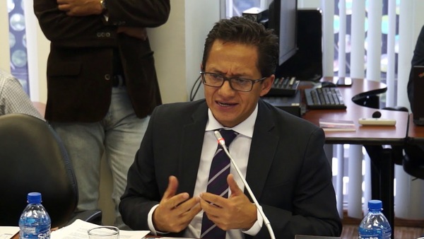 Detienen a defensor del Pueblo de Ecuador por presunto abuso sexual