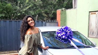 Ahorró 2 años y se compró primer auto, su secreto: no gastar en chupi y farras
