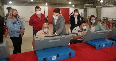 La Nación / Se inició la verificación de máquinas de votación con datos de candidatos