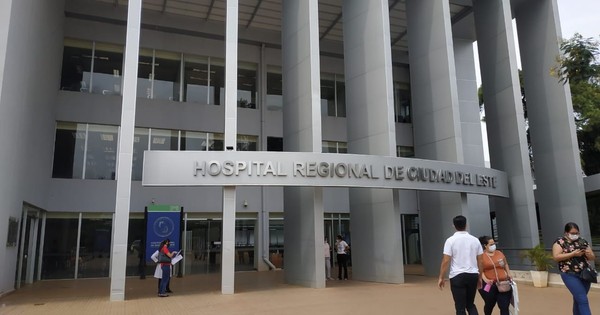 La Nación / Ante la falta de camas, 16 personas con COVID-19 esperan para ser internadas en el IPS de CDE