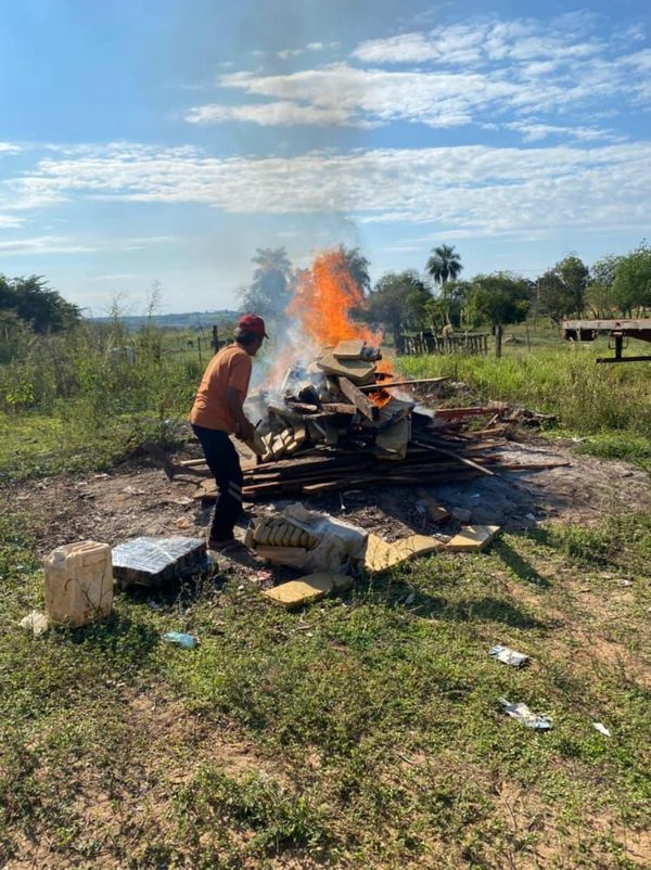 Incineran alrededor de 800 kilos de marihuana en Curuguaty - Nacionales - ABC Color