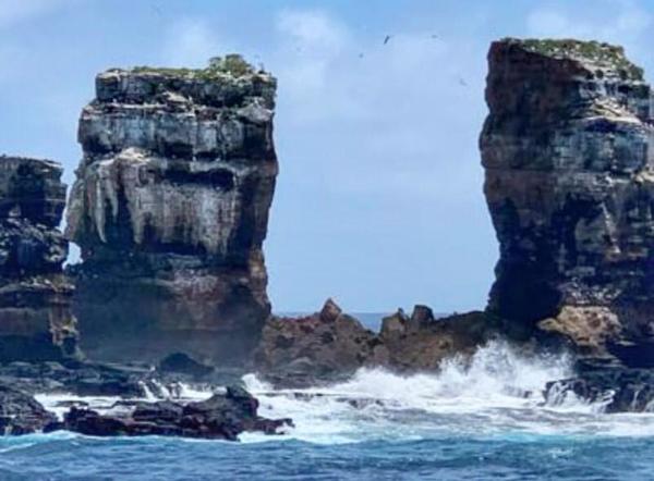 El Arco de Darwin, conocido atractivo de Galápagos colapsa por la erosión