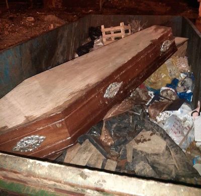 Hallan un ataúd en un contenedor de basura - Nacionales - ABC Color