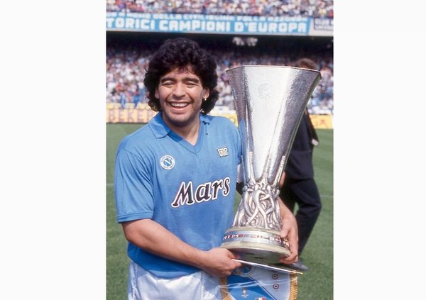 Crónica / Hace 32 años el Napoli conquistaba la UEFA