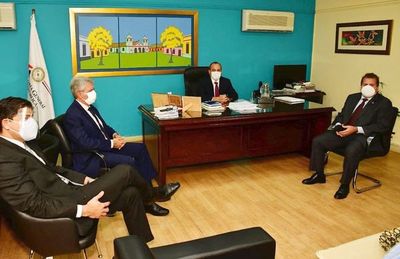 Pese a la negativa inicial, EBY entregó documentos solicitados a Contraloría - Nacionales - ABC Color