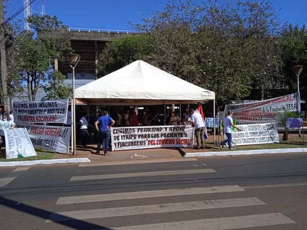 Trabajadores de Tesãi inician huelga por mejora salarial y otras reivindicaciones - La Clave
