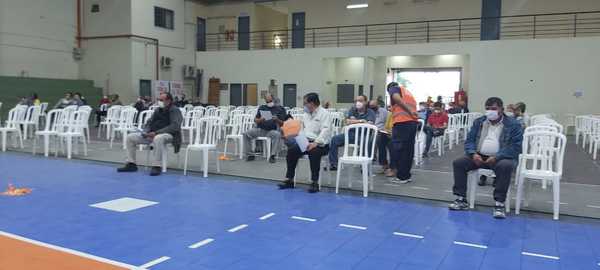 Fluida vacunación en la Secretaría Nacional de Deportes - Megacadena — Últimas Noticias de Paraguay