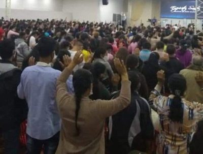 Irresponsable celebración religiosa en plena zona roja de contagios · Radio Monumental 1080 AM