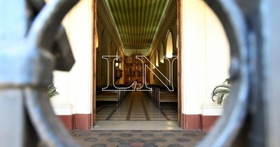 La Nación / Hallan ataúd con restos biológicos al costado de la Catedral de Asunción