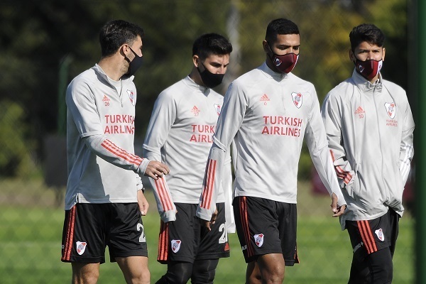 River entrenará con menos de un equipo disponible