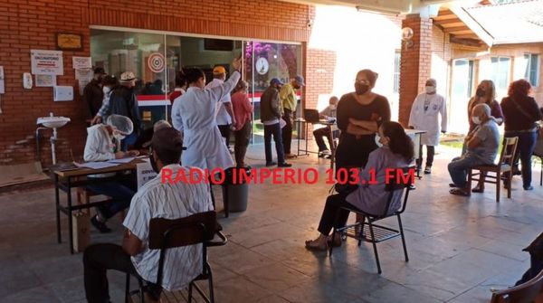 Se inició campaña de vacunación Anticovid para nacidos en 1956 o menos en el Hospital Regional