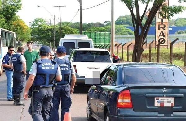 Diario HOY | Por no tener test de COVID negativo, más de 400 paraguayos "rebotaron" al intentar cruzar Foz