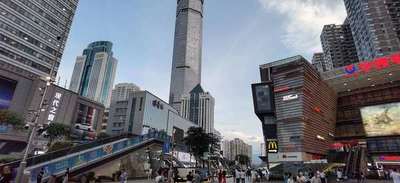 ¡Tremendo susto! Rascacielos oscila por razón desconocida en China y desata el pánico entre la gente (Video)