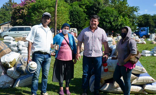 Precandidato a intendente de Repatriación utiliza ayuda del MAG para su campaña política - Noticiero Paraguay