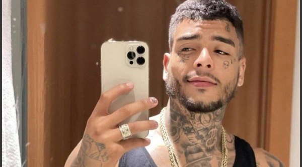 Crónica / Habló la amante: Cantante quiso esconderse de su señora, cayó del balcón y murió