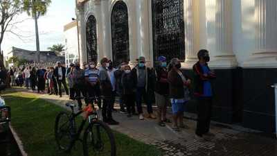 Con buena concurrencia, inicia vacunación de personas de 65 años para adelante | Radio Regional 660 AM
