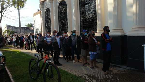 Con buena concurrencia, inicia vacunación de personas de 65 años para adelante | Radio Regional 660 AM