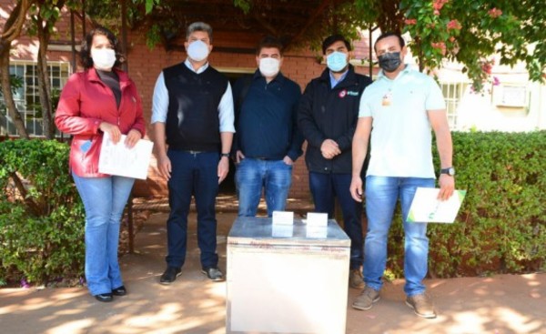 Comuna entrega reactivos para estudios de PCR al Hospital Regional