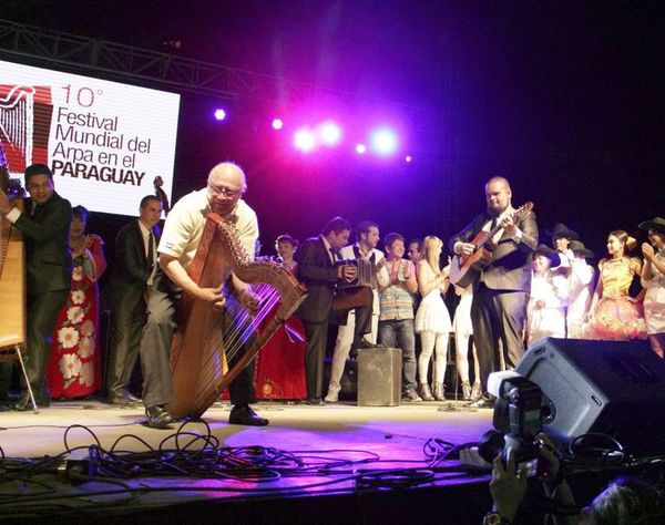Falleció el arpista Tito Acuña - Música - ABC Color