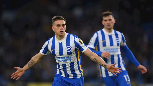 Brighton remonta a un Manchester City con diez