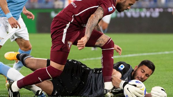 Los postes mantienen al Torino de Tonny Sanabria en la Serie A