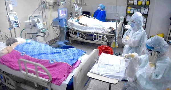 La Nación / Ante sobrecarga de trabajo, profesionales de salud exigen más contrataciones para Clínicas